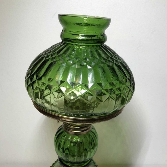 Antique Oil Lamp with matching shade. Green. Beautiful. Rare. 16” - Picture 3 of 5